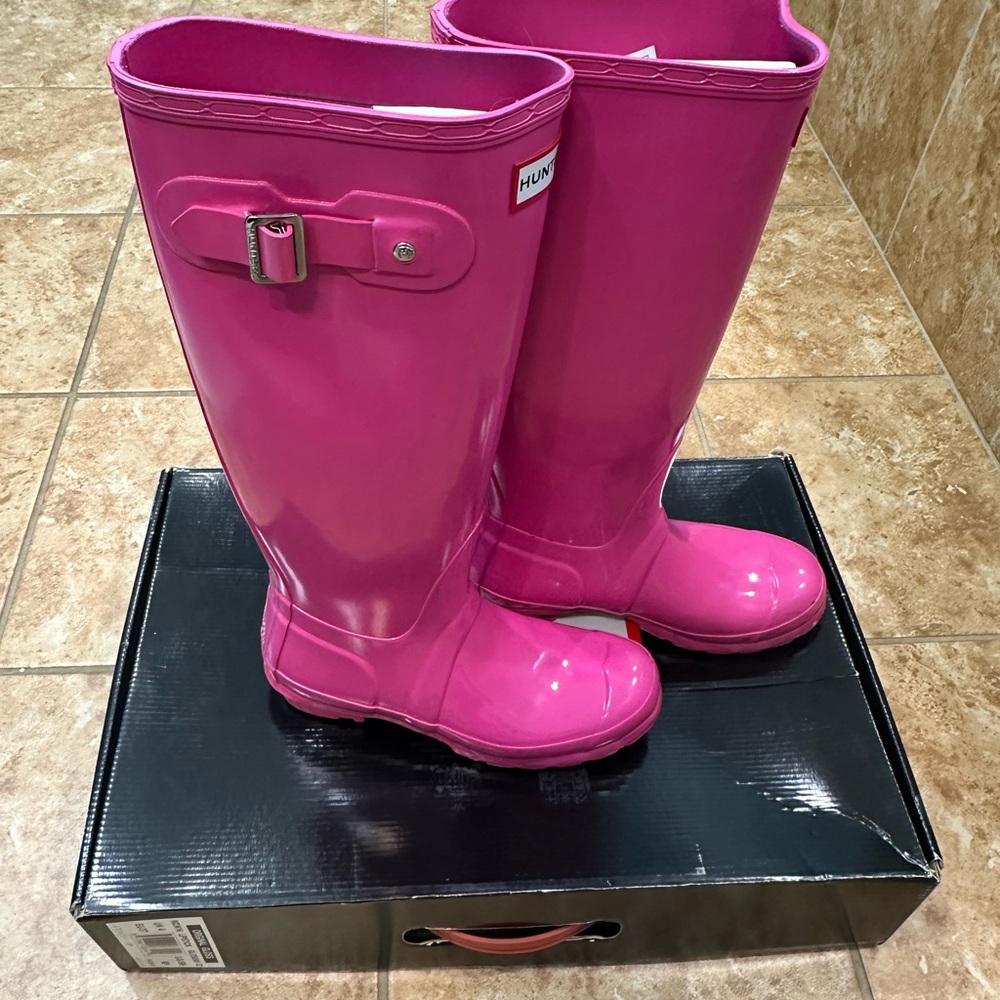 Hunter Lipstick Gloss Rain Boots